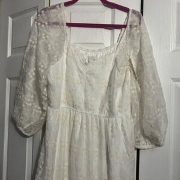 Elegant Cream Maxi Dress - Picture 4 of 15